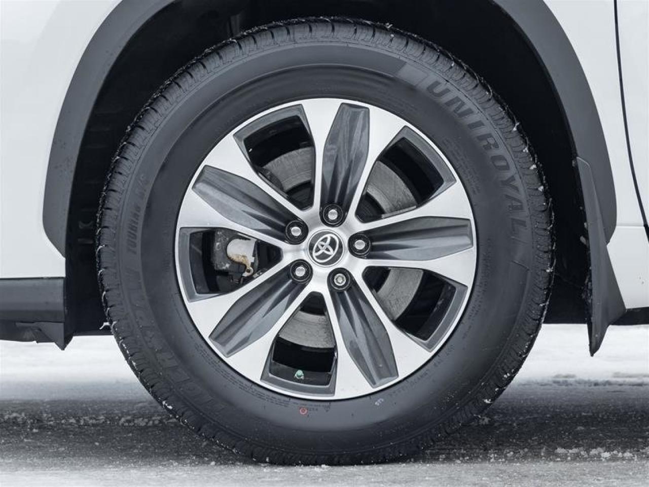 2022 Toyota Highlander XLE AWD Photo3