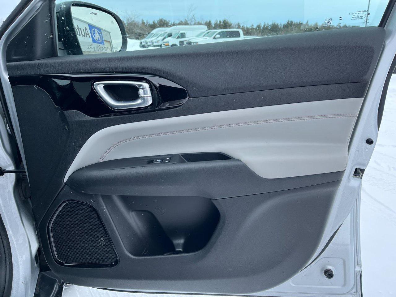 2024 Jeep Compass LIMITED Photo