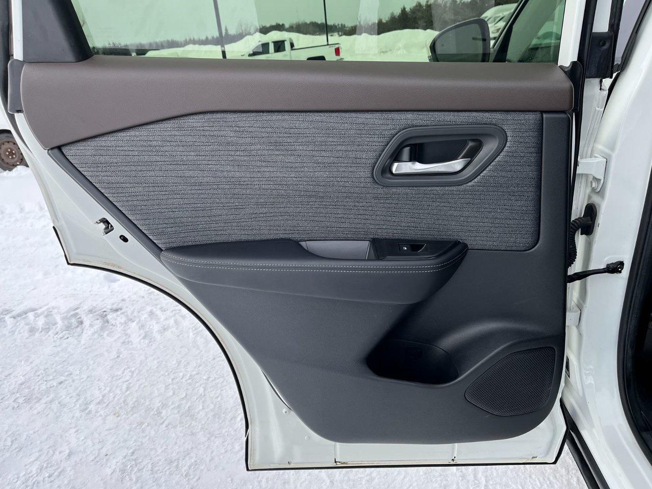 2023 Nissan Rogue SV AWD MOONROOF Photo