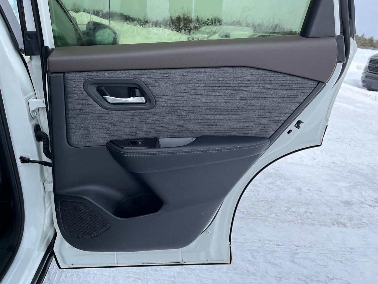 2023 Nissan Rogue SV AWD MOONROOF Photo