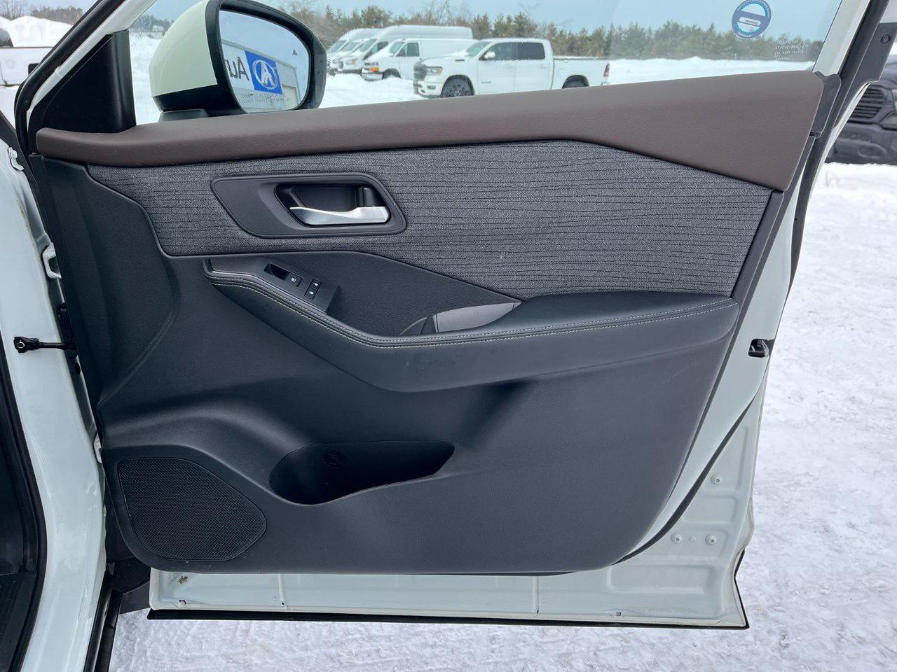 2023 Nissan Rogue SV AWD MOONROOF Photo