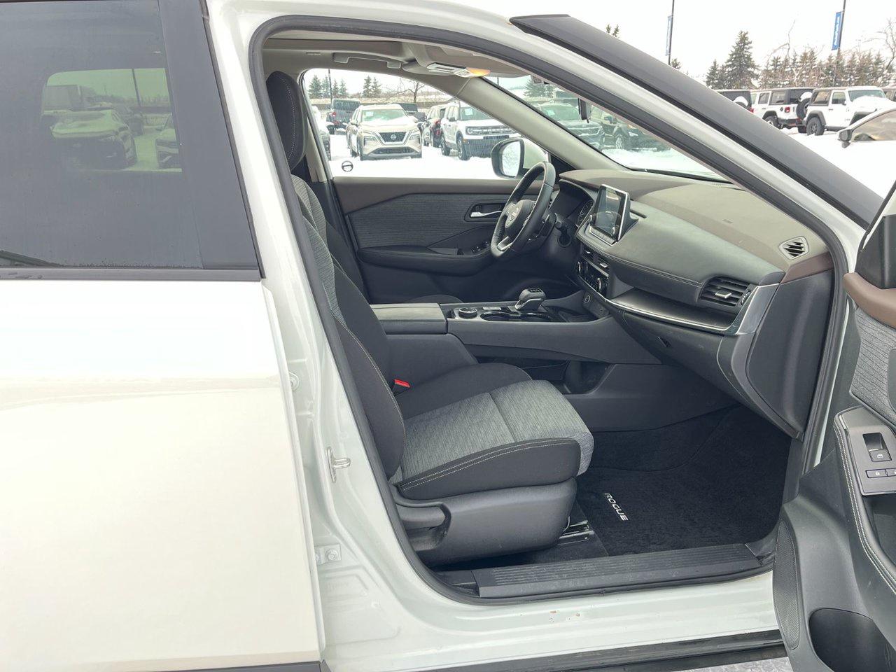 2023 Nissan Rogue SV AWD MOONROOF Photo