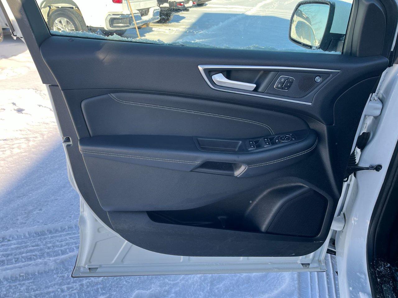 2022 Ford Edge Titanium AWD Photo