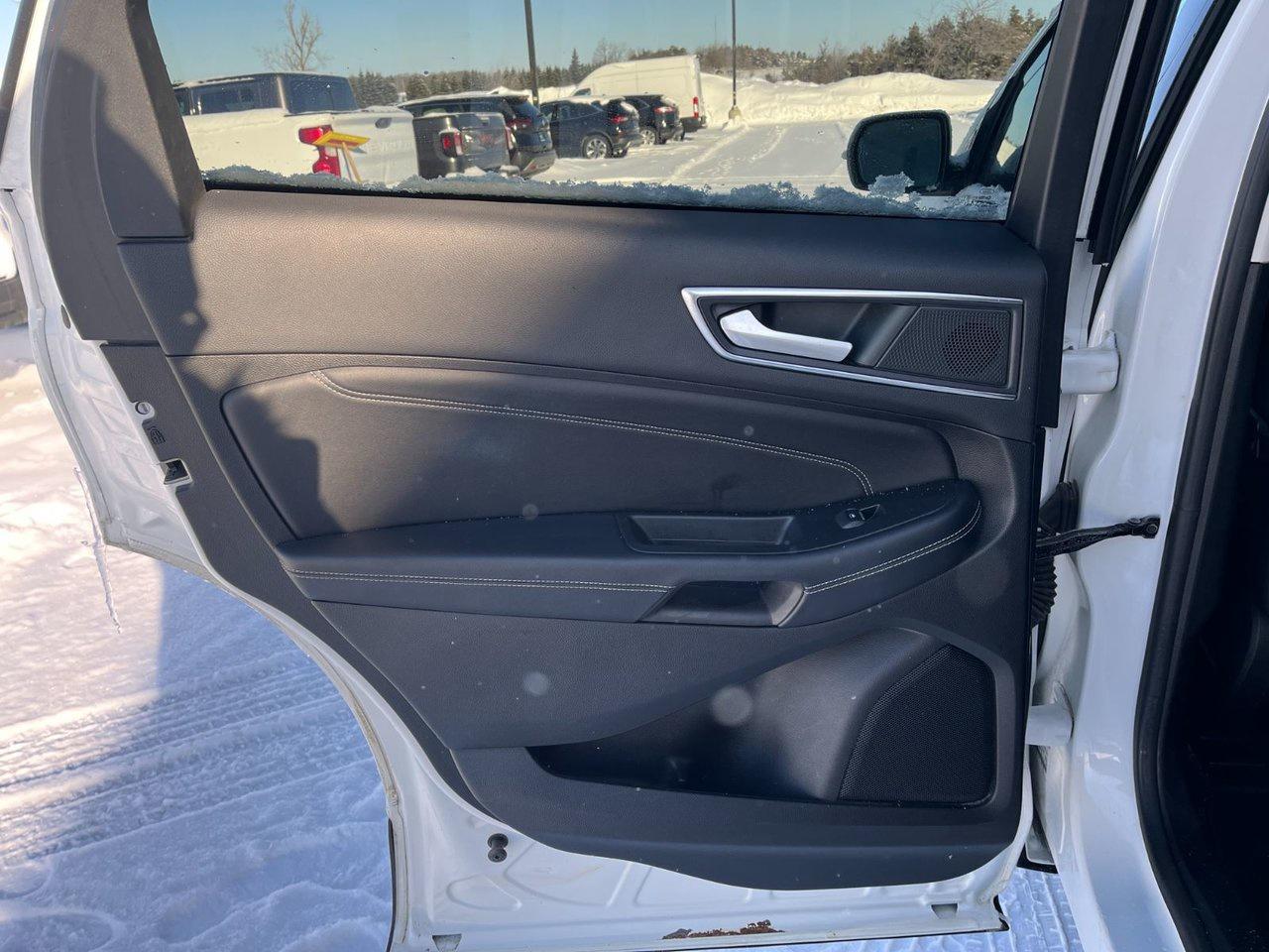 2022 Ford Edge Titanium AWD Photo