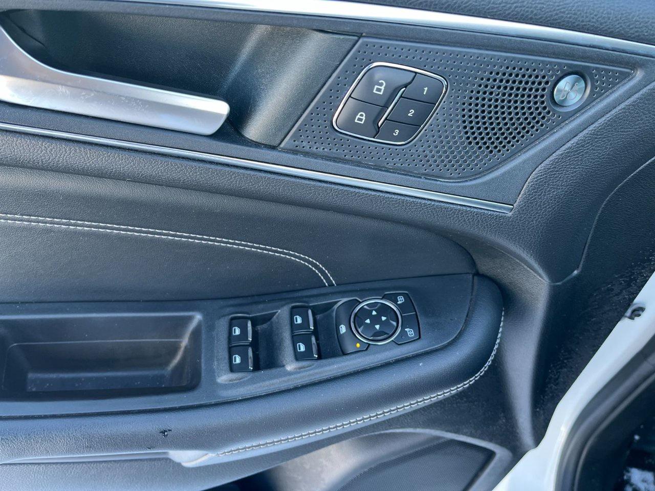 2022 Ford Edge Titanium AWD Photo