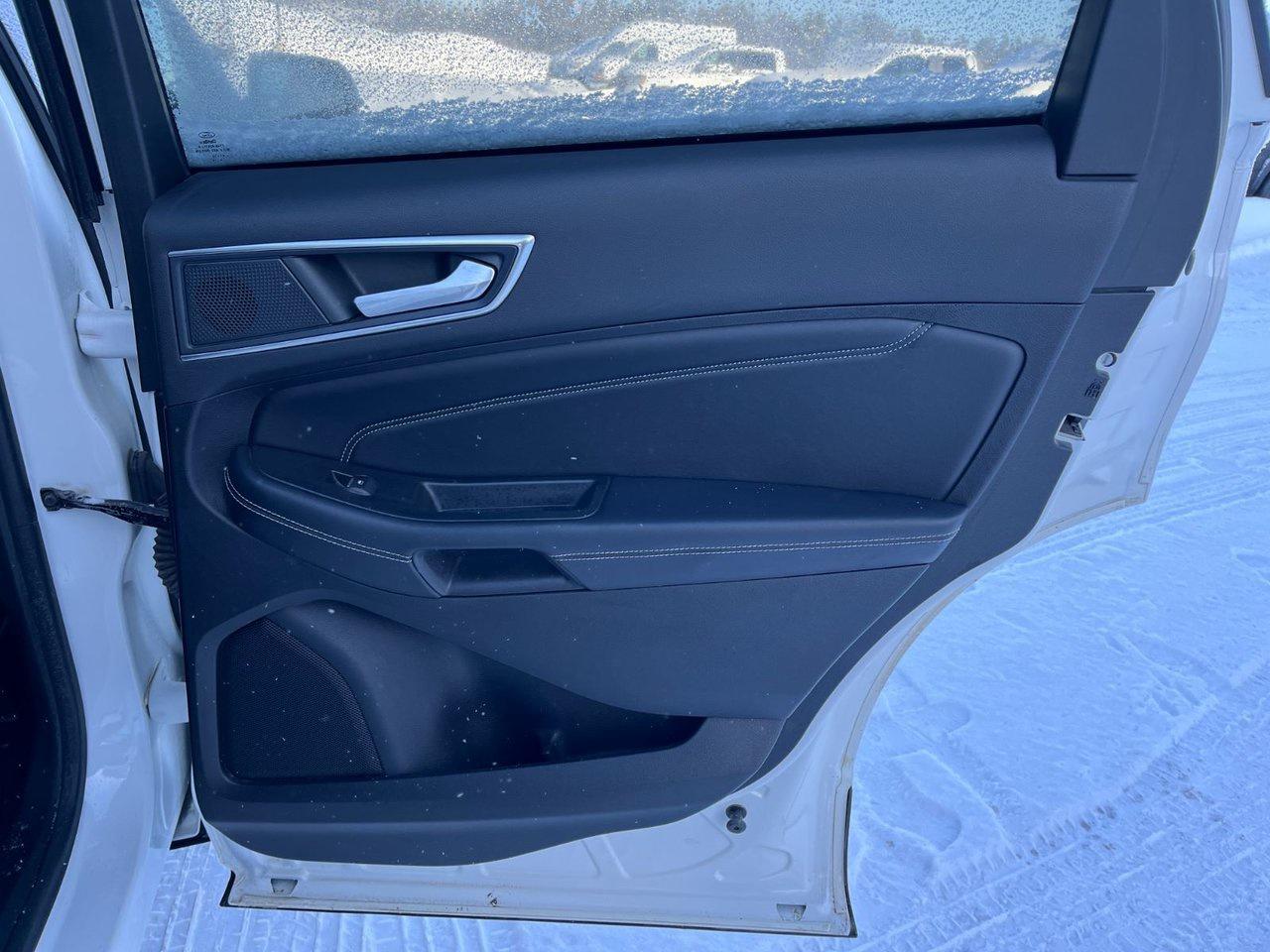 2022 Ford Edge Titanium AWD Photo