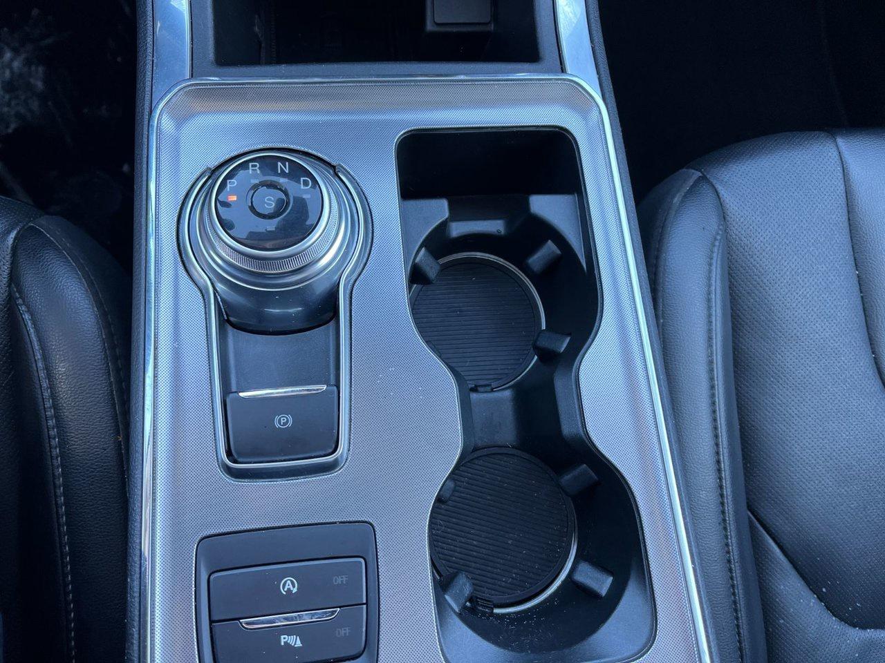 2022 Ford Edge Titanium AWD Photo