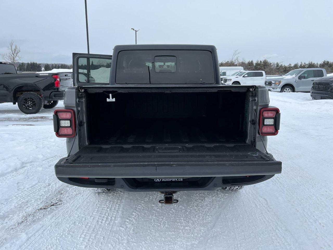 2021 Jeep Gladiator Willys 4x4 Photo