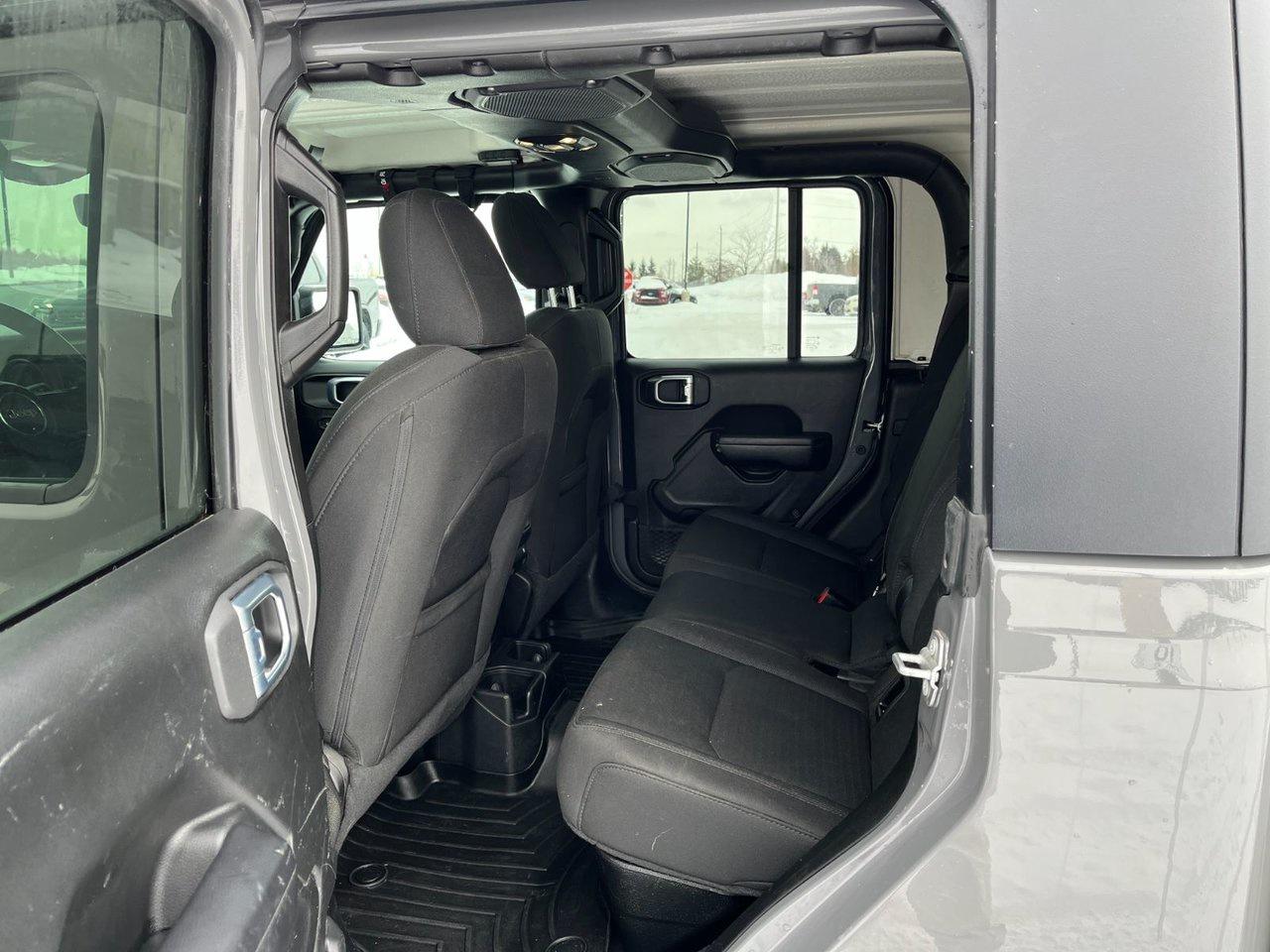 2021 Jeep Gladiator Willys 4x4 Photo