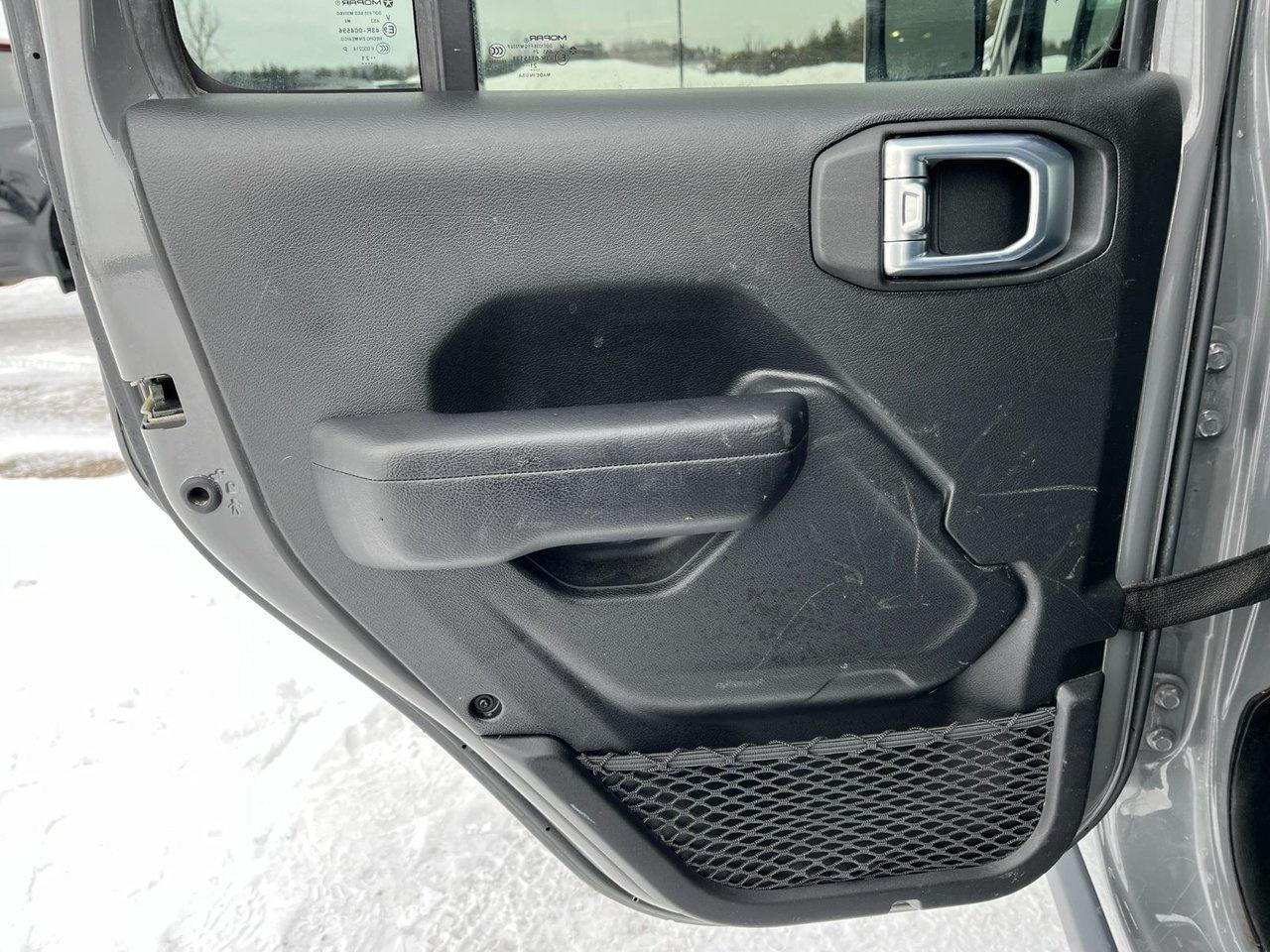 2021 Jeep Gladiator Willys 4x4 Photo