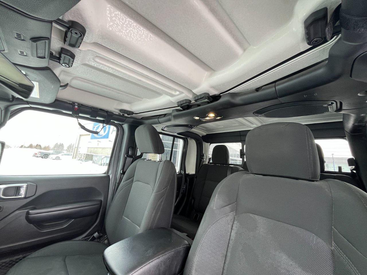 2021 Jeep Gladiator Willys 4x4 Photo