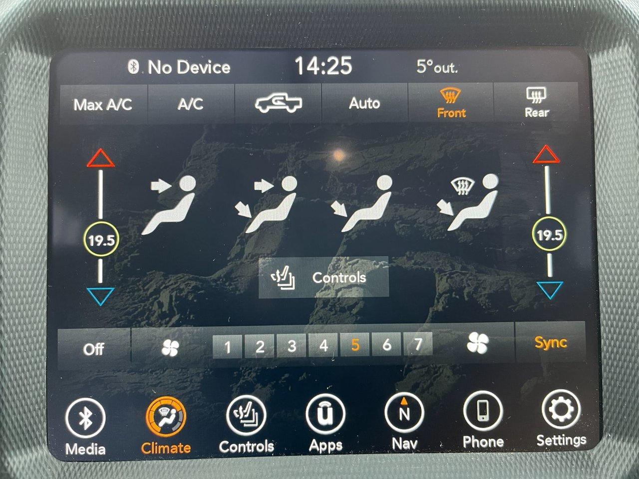 2021 Jeep Gladiator Willys 4x4 Photo