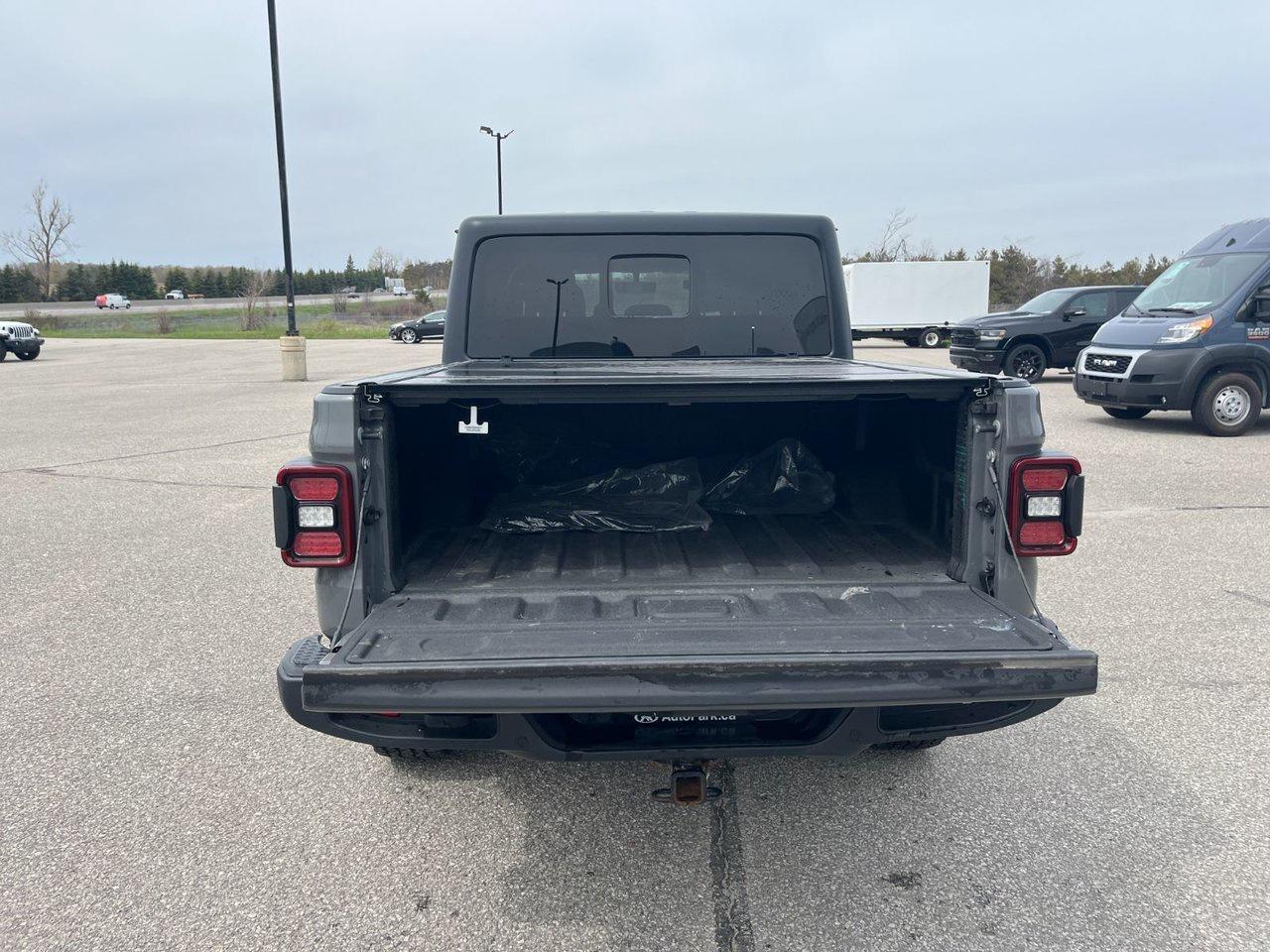 2021 Jeep Gladiator Willys 4x4 Photo