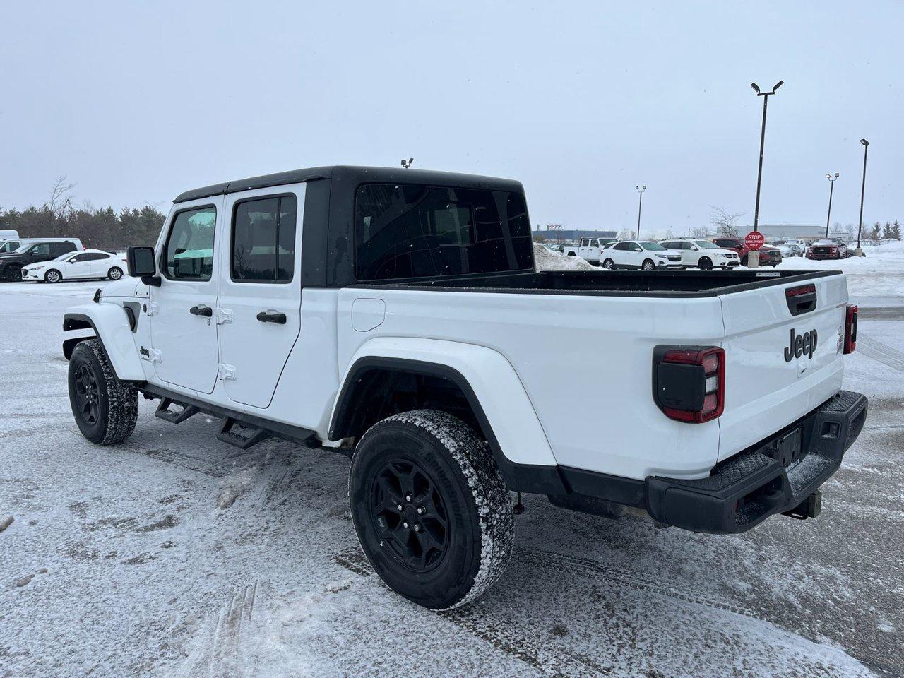 2021 Jeep Gladiator Willys 4x4 Photo