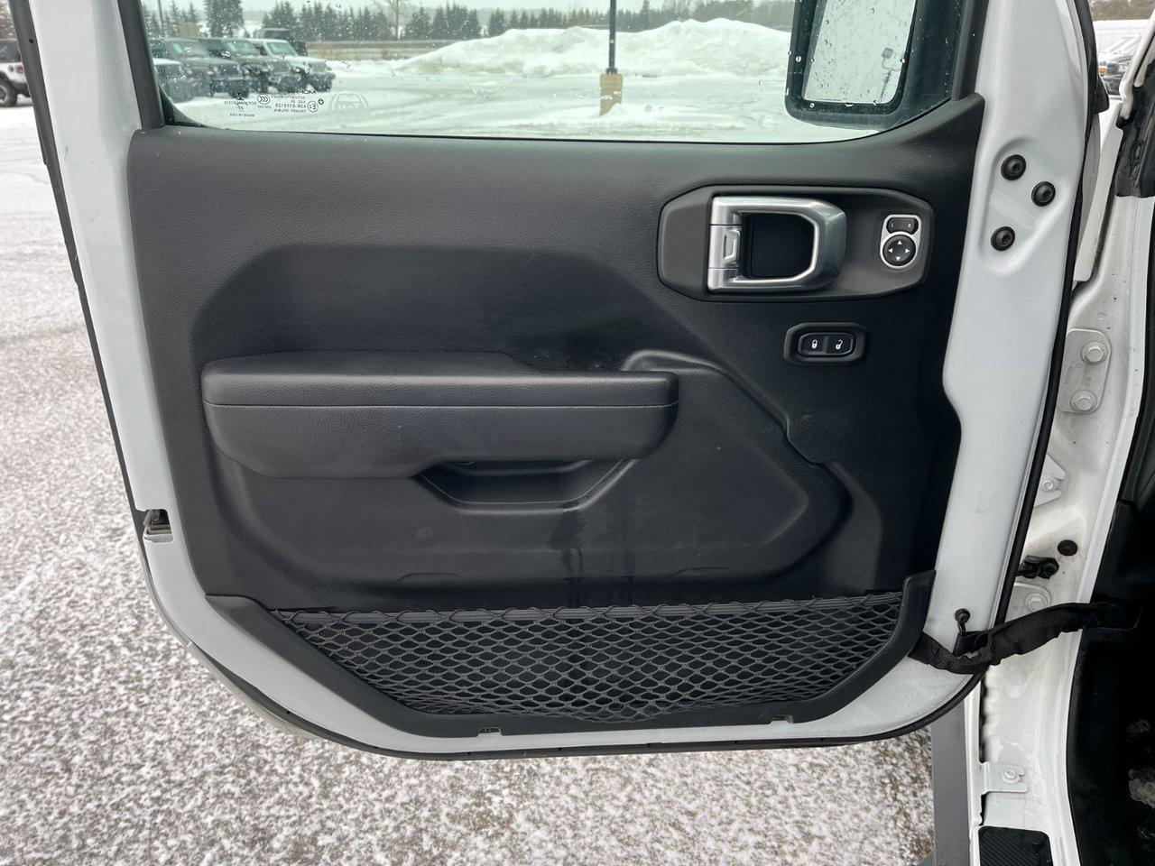 2021 Jeep Gladiator Willys 4x4 Photo