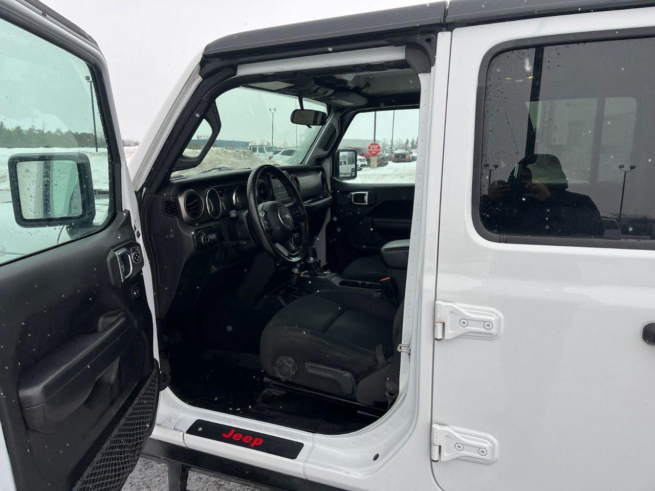 2021 Jeep Gladiator Willys 4x4 Photo