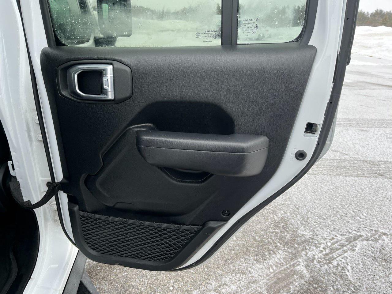 2021 Jeep Gladiator Willys 4x4 Photo