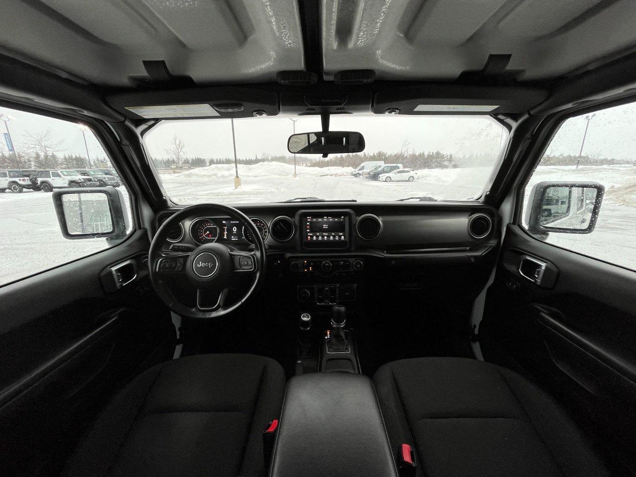 2021 Jeep Gladiator Willys 4x4 Photo