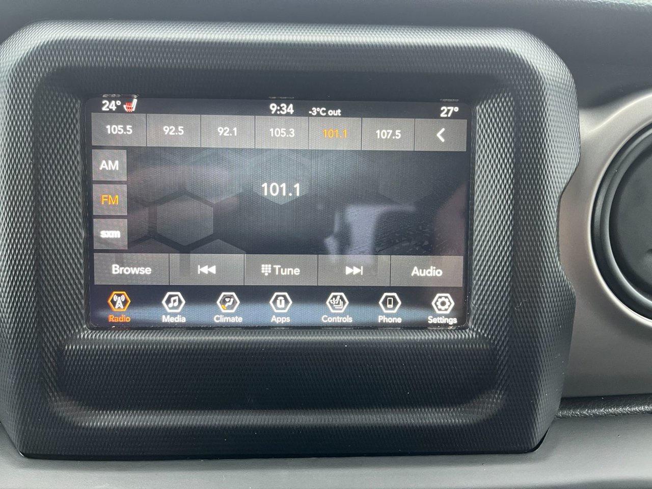 2021 Jeep Gladiator Willys 4x4 Photo