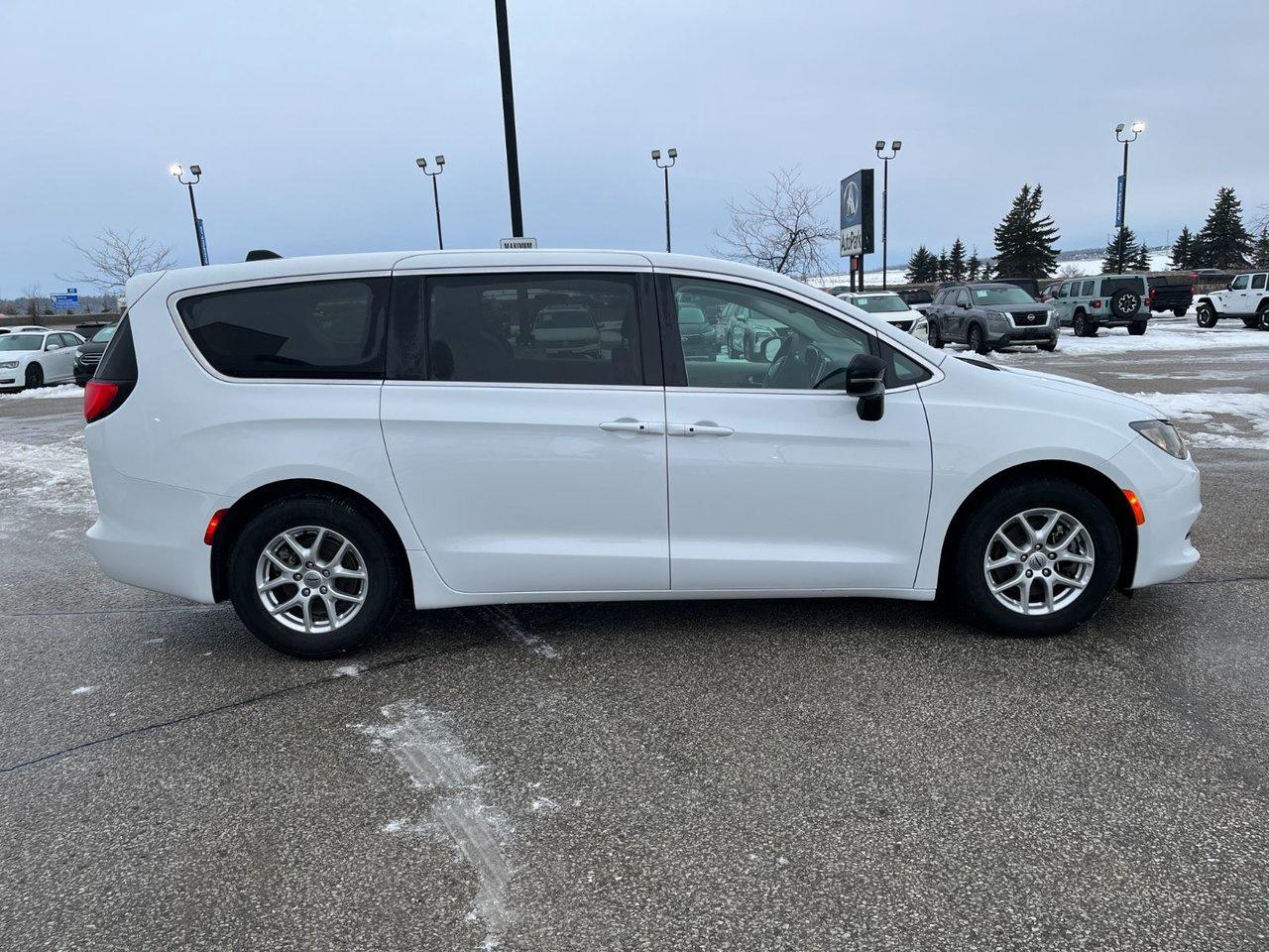 2024 Chrysler Grand Caravan SXT 2WD Photo