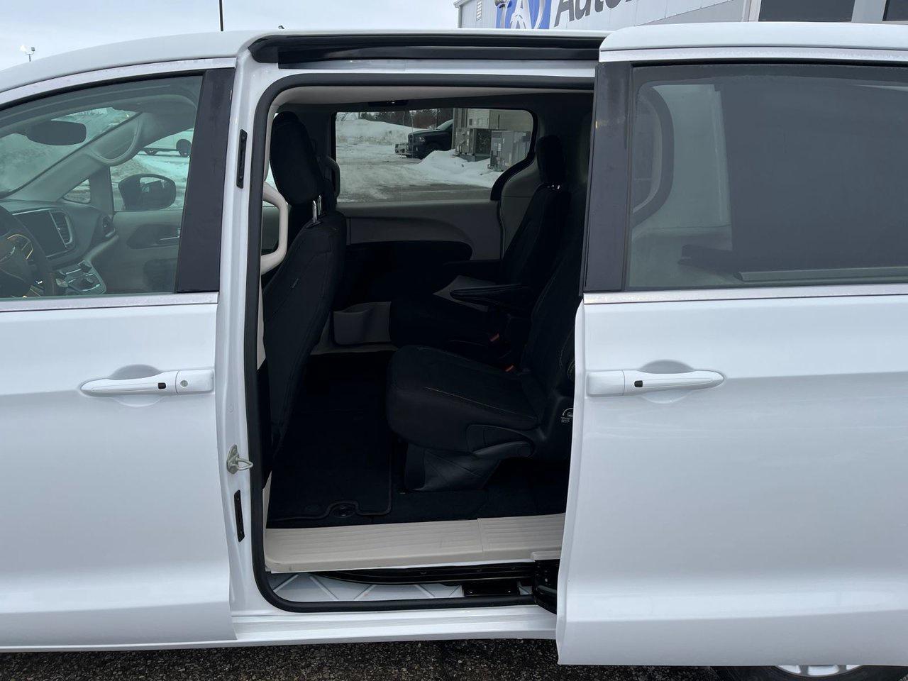 2024 Chrysler Grand Caravan SXT 2WD Photo