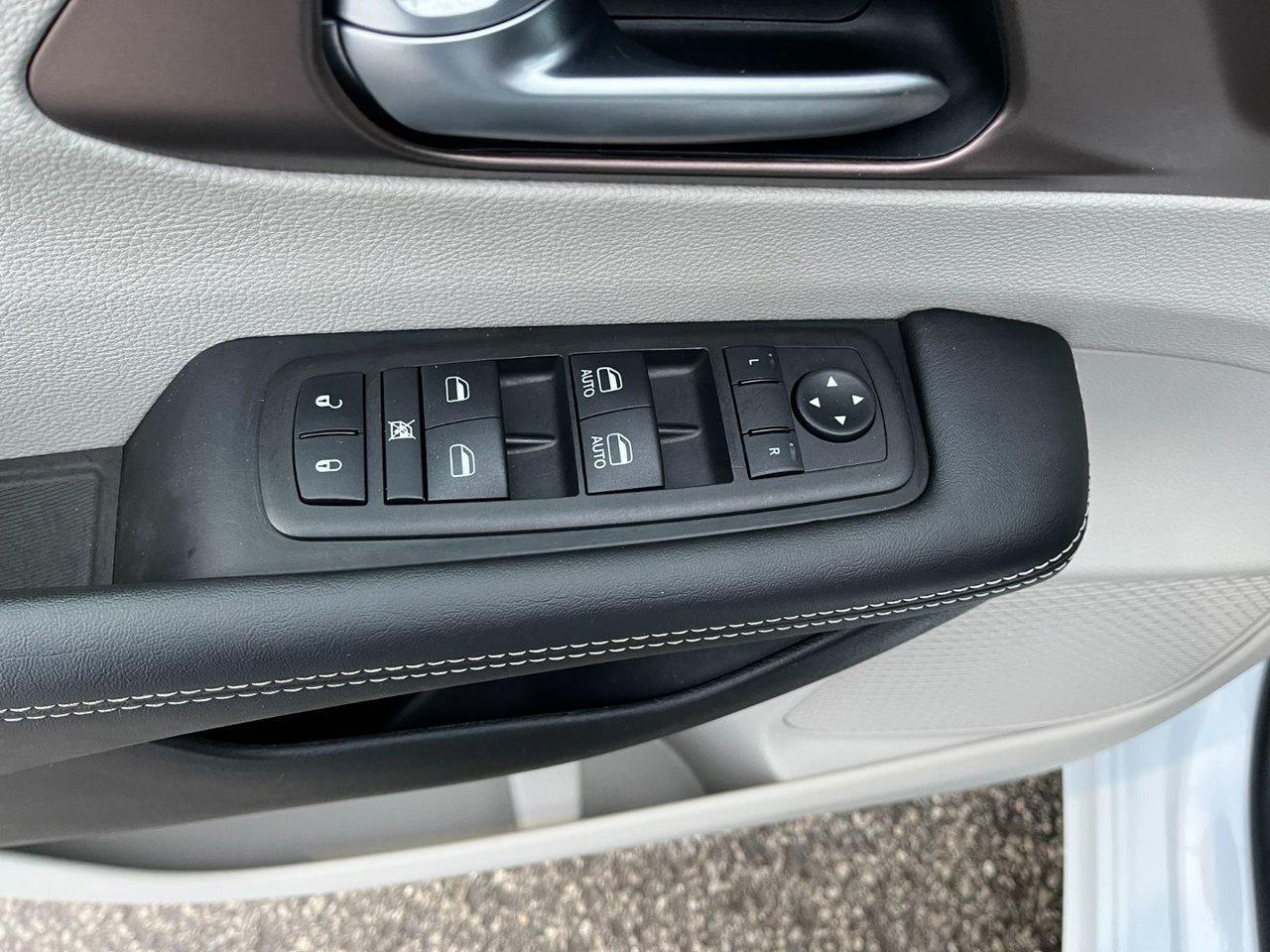 2024 Chrysler Grand Caravan SXT 2WD Photo