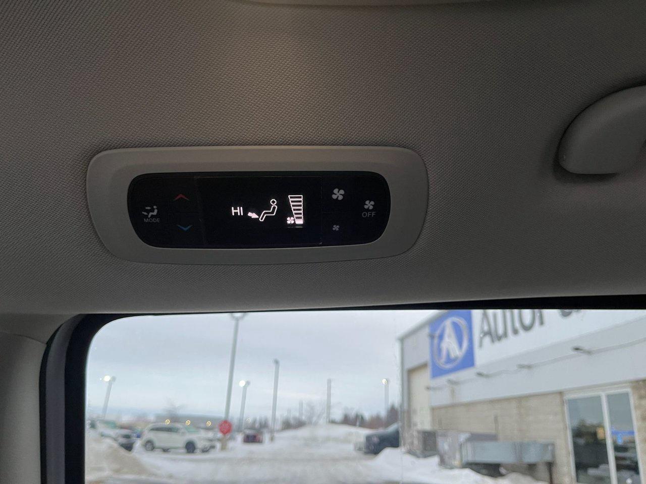 2024 Chrysler Grand Caravan SXT 2WD Photo