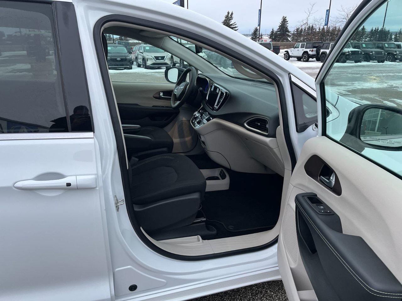 2024 Chrysler Grand Caravan SXT 2WD Photo