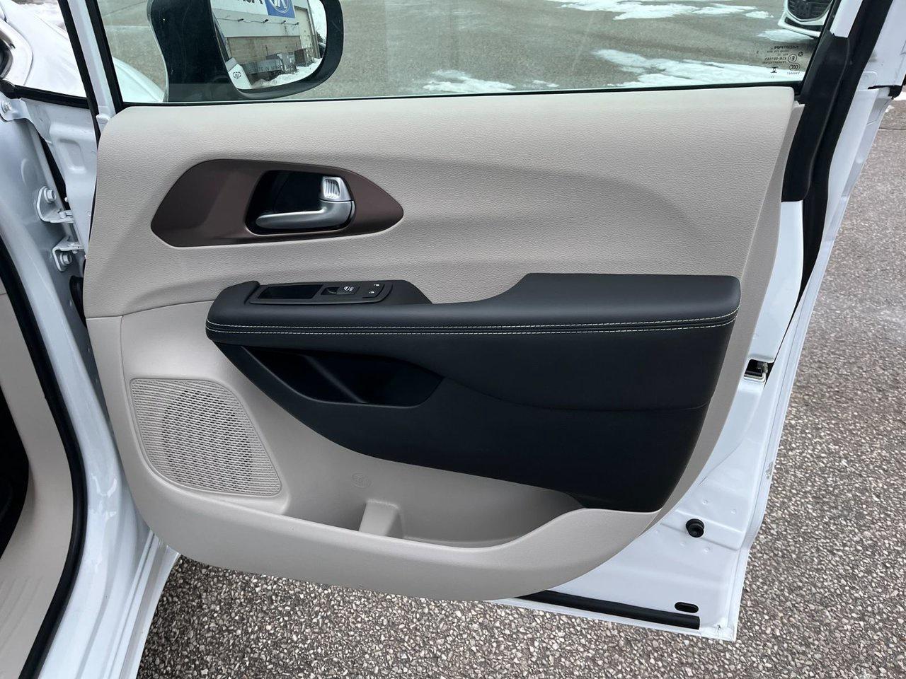 2024 Chrysler Grand Caravan SXT 2WD Photo