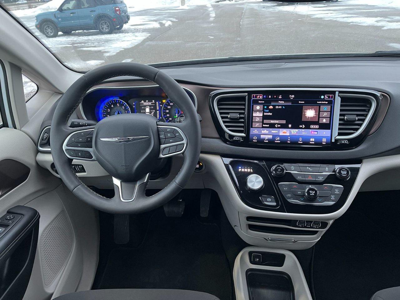 2024 Chrysler Grand Caravan SXT 2WD Photo