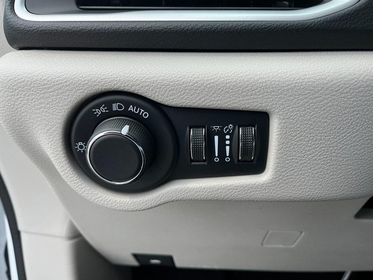 2024 Chrysler Grand Caravan SXT 2WD Photo