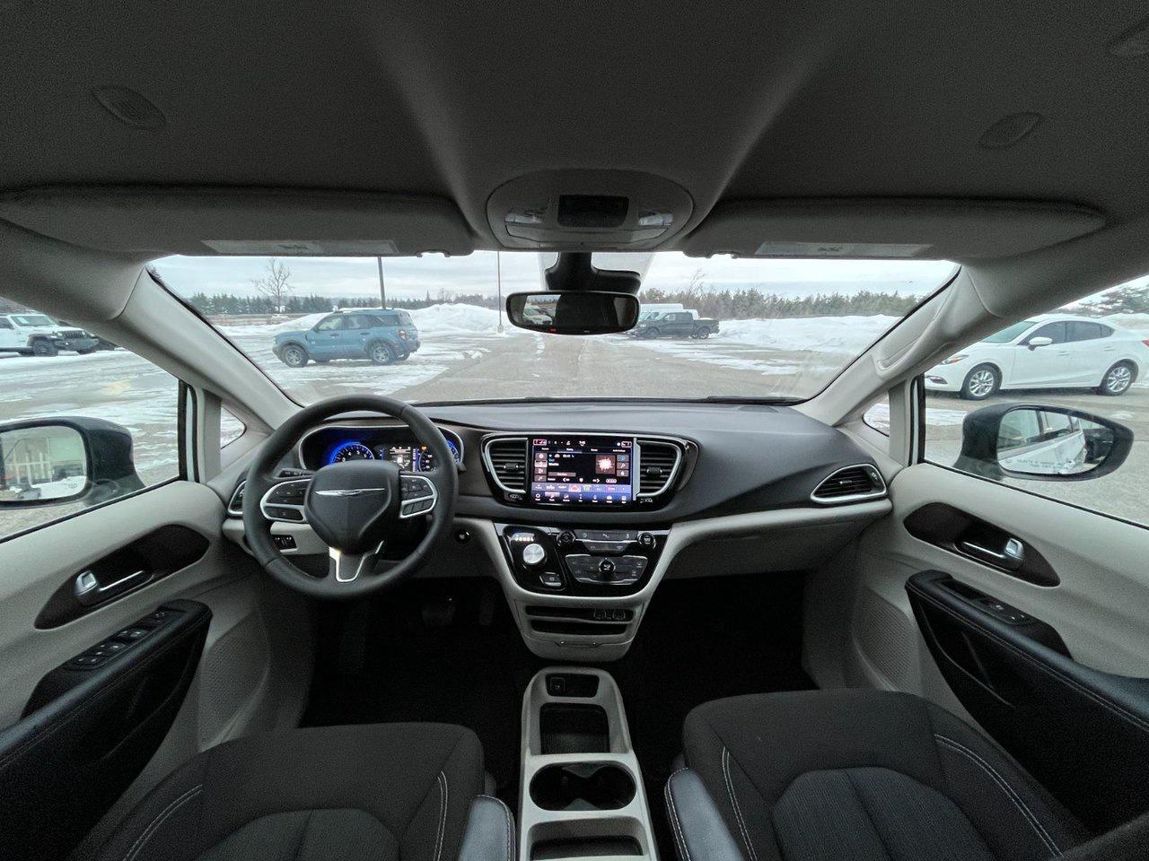 2024 Chrysler Grand Caravan SXT 2WD Photo