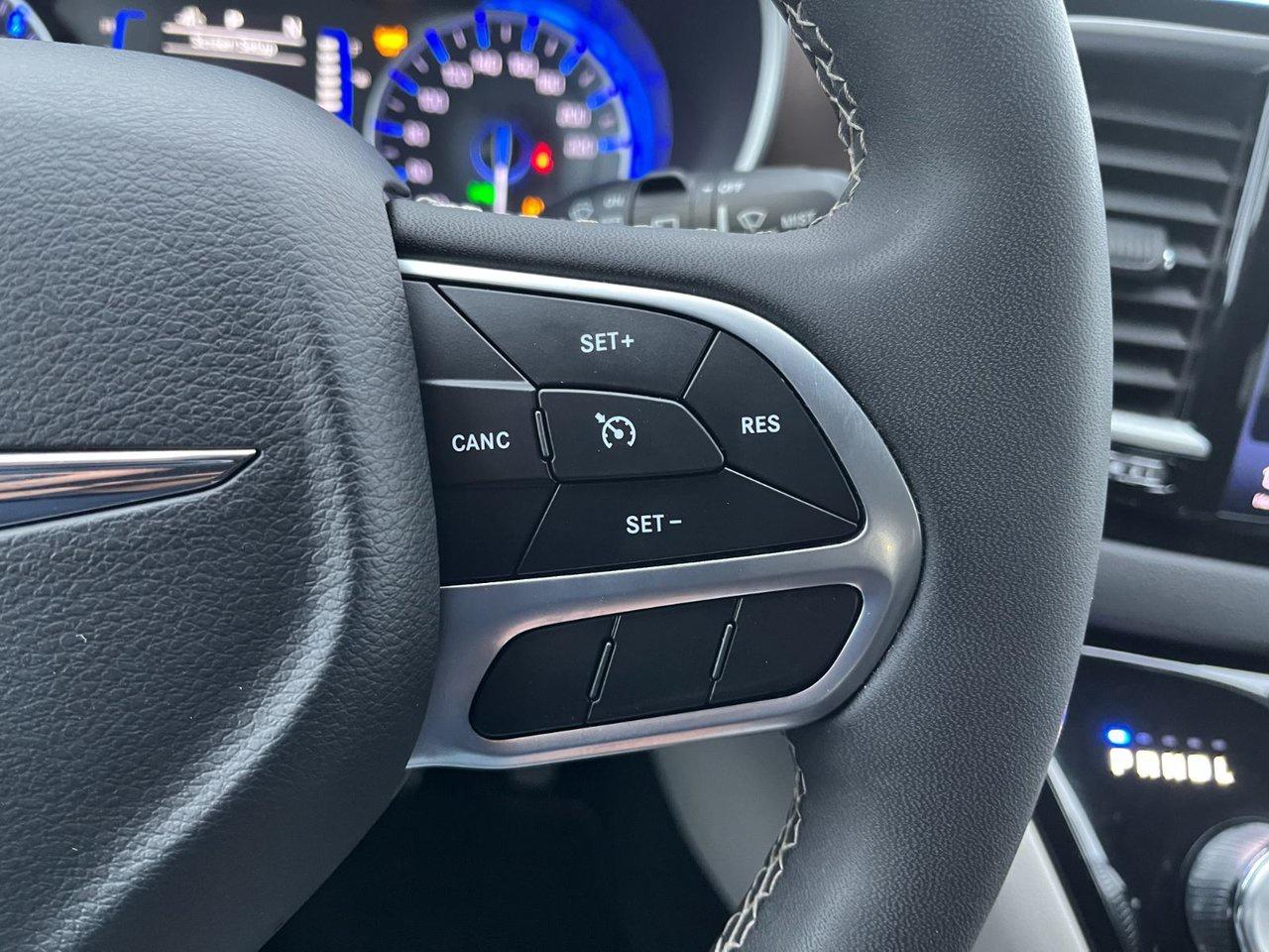 2024 Chrysler Grand Caravan SXT 2WD Photo