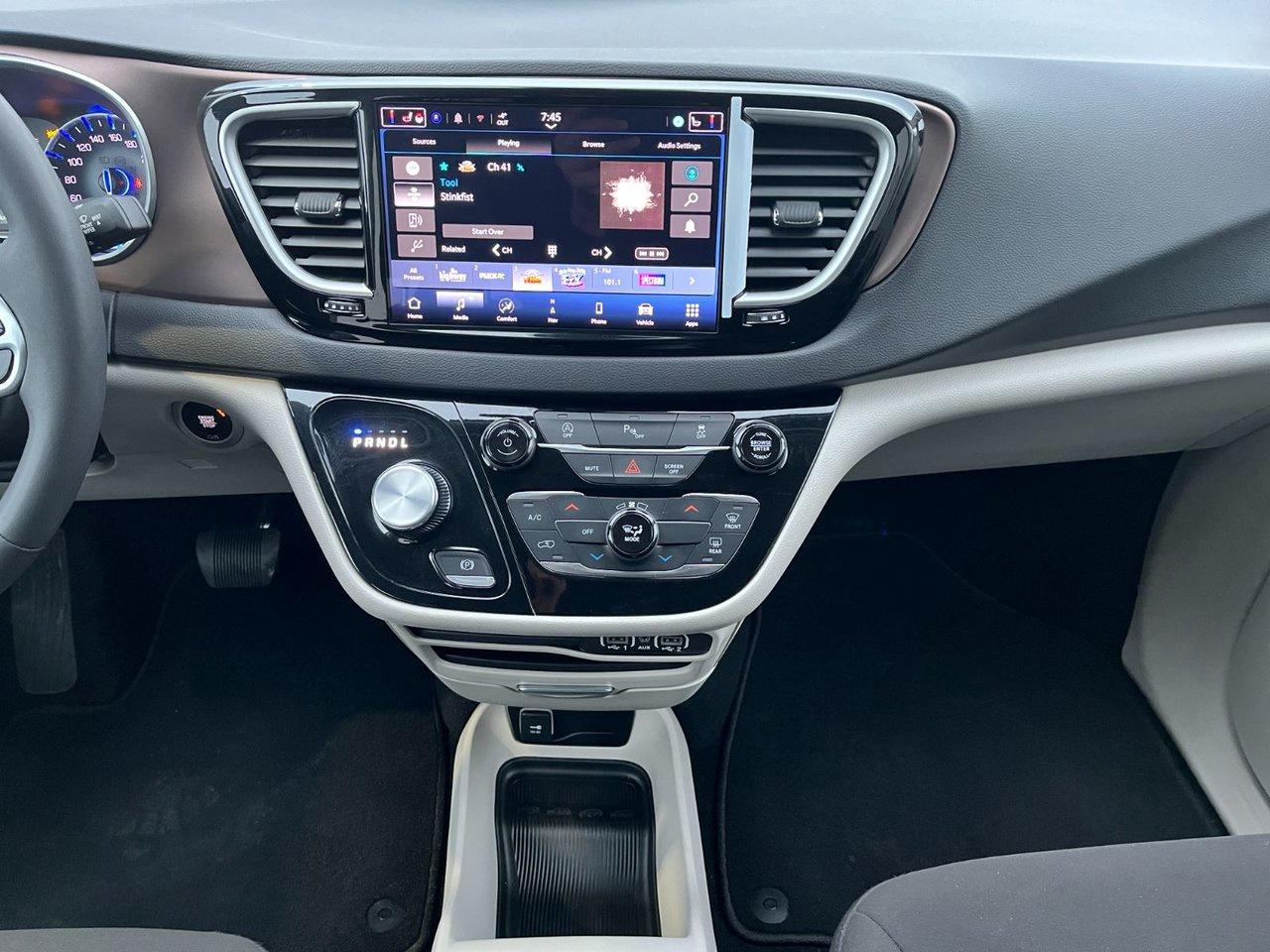 2024 Chrysler Grand Caravan SXT 2WD Photo