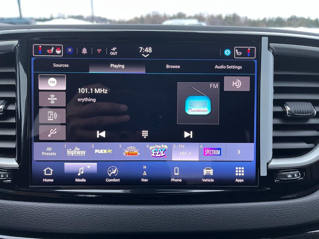 2024 Chrysler Grand Caravan SXT 2WD Photo