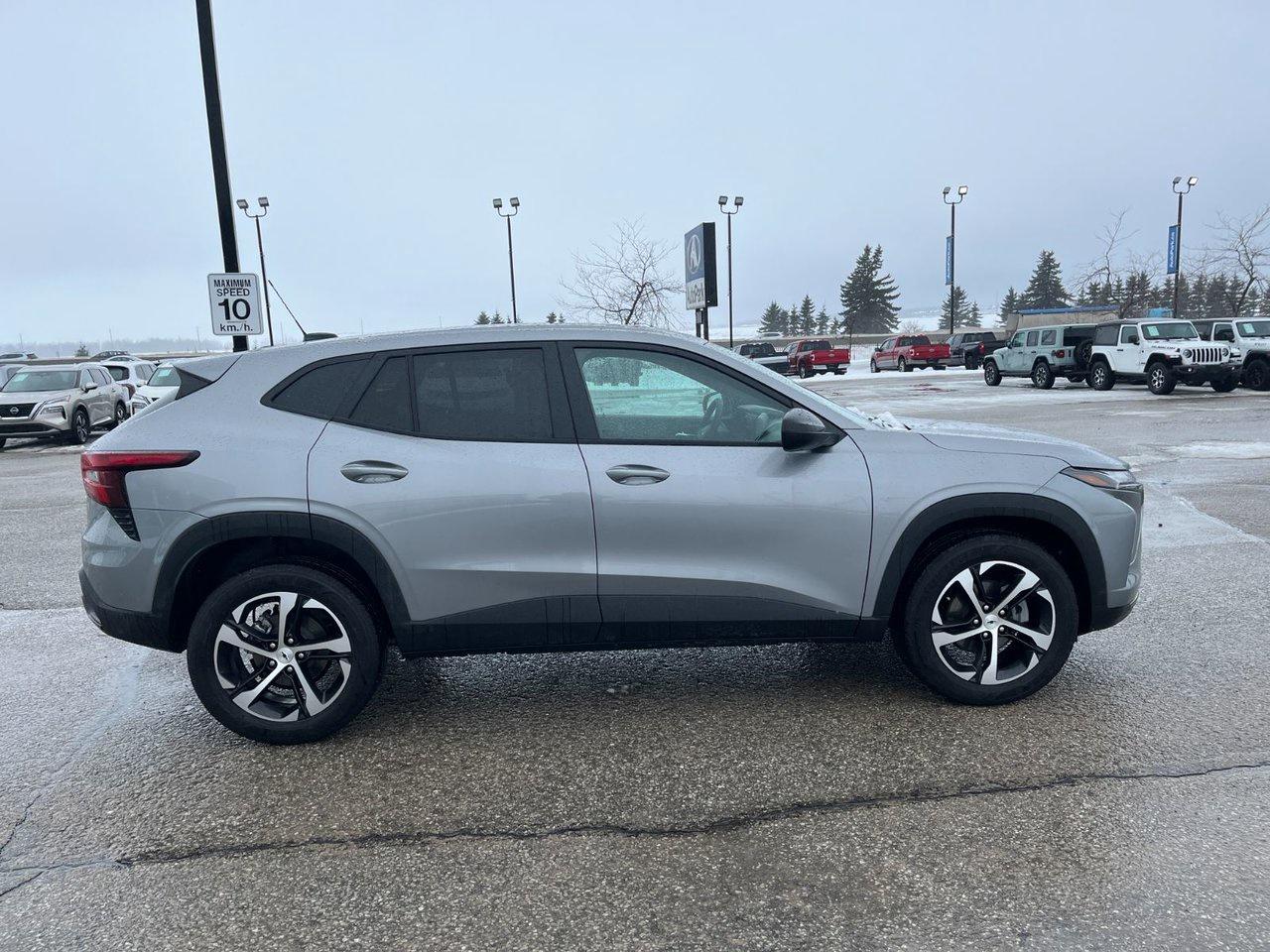 2025 Chevrolet Trax FWD 4dr 1RS Photo4