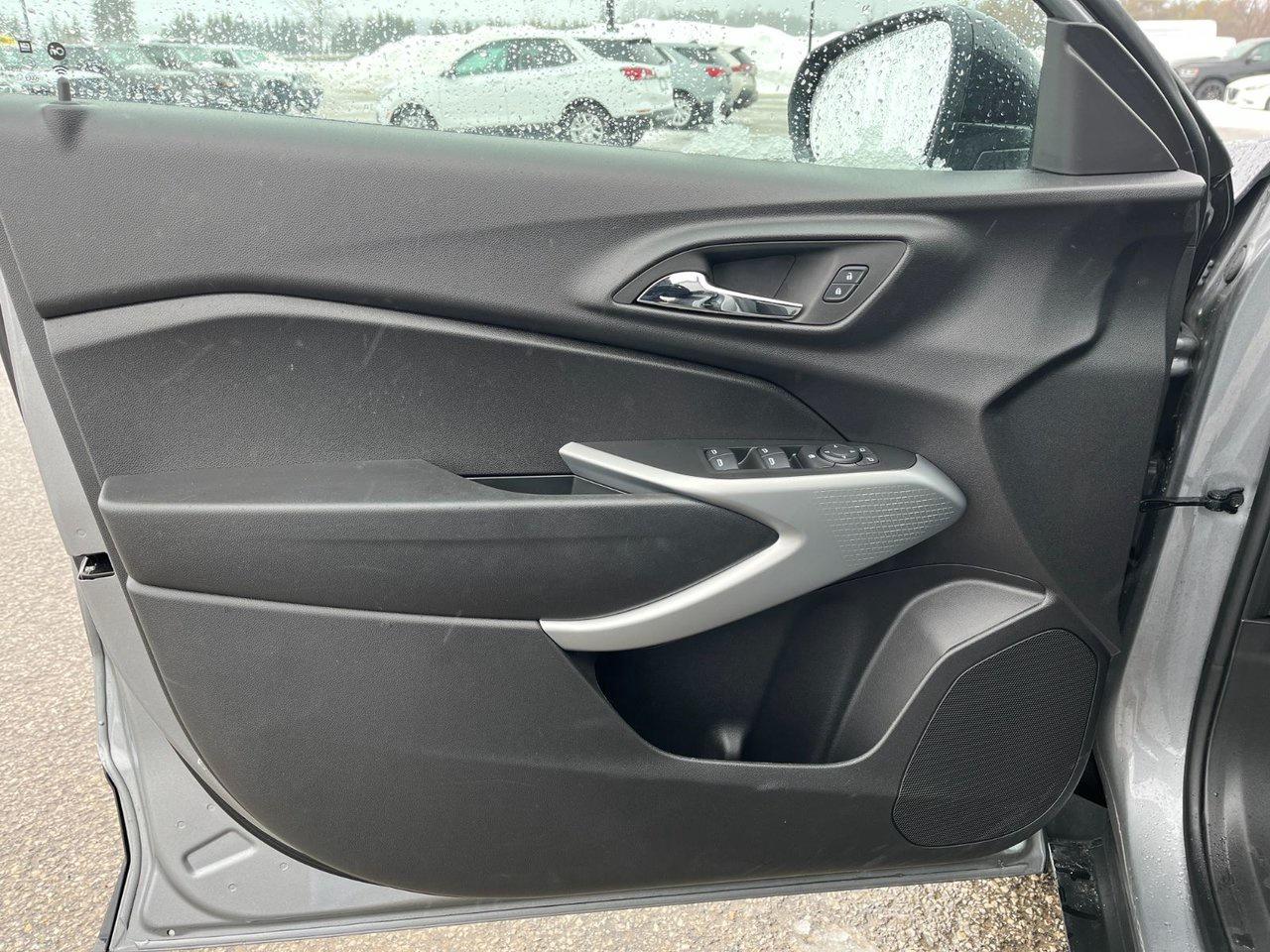 2025 Chevrolet Trax FWD 4dr 1RS Photo