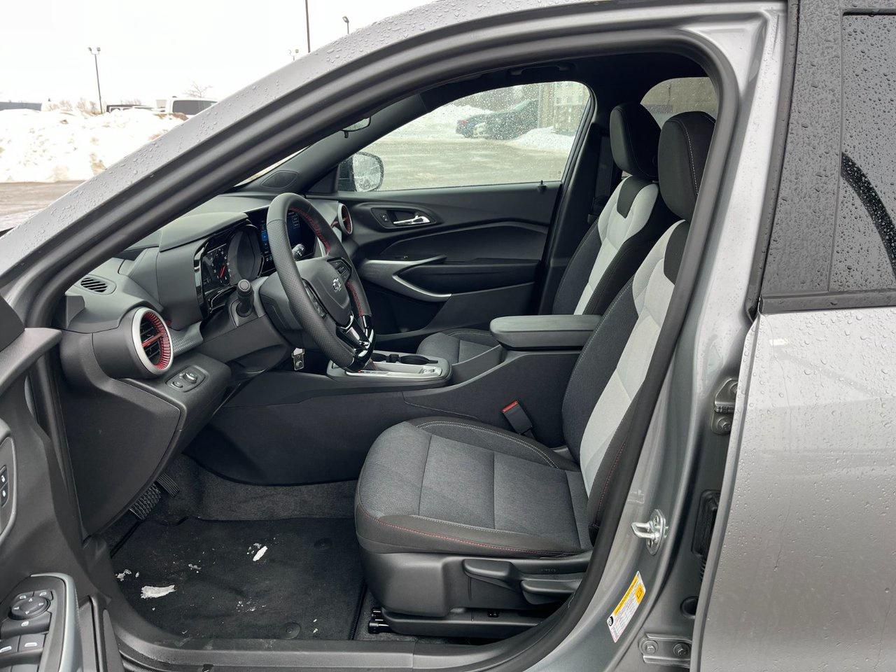 2025 Chevrolet Trax FWD 4dr 1RS Photo