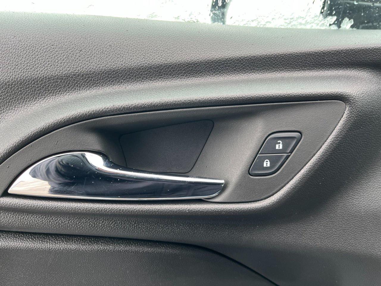 2025 Chevrolet Trax FWD 4dr 1RS Photo