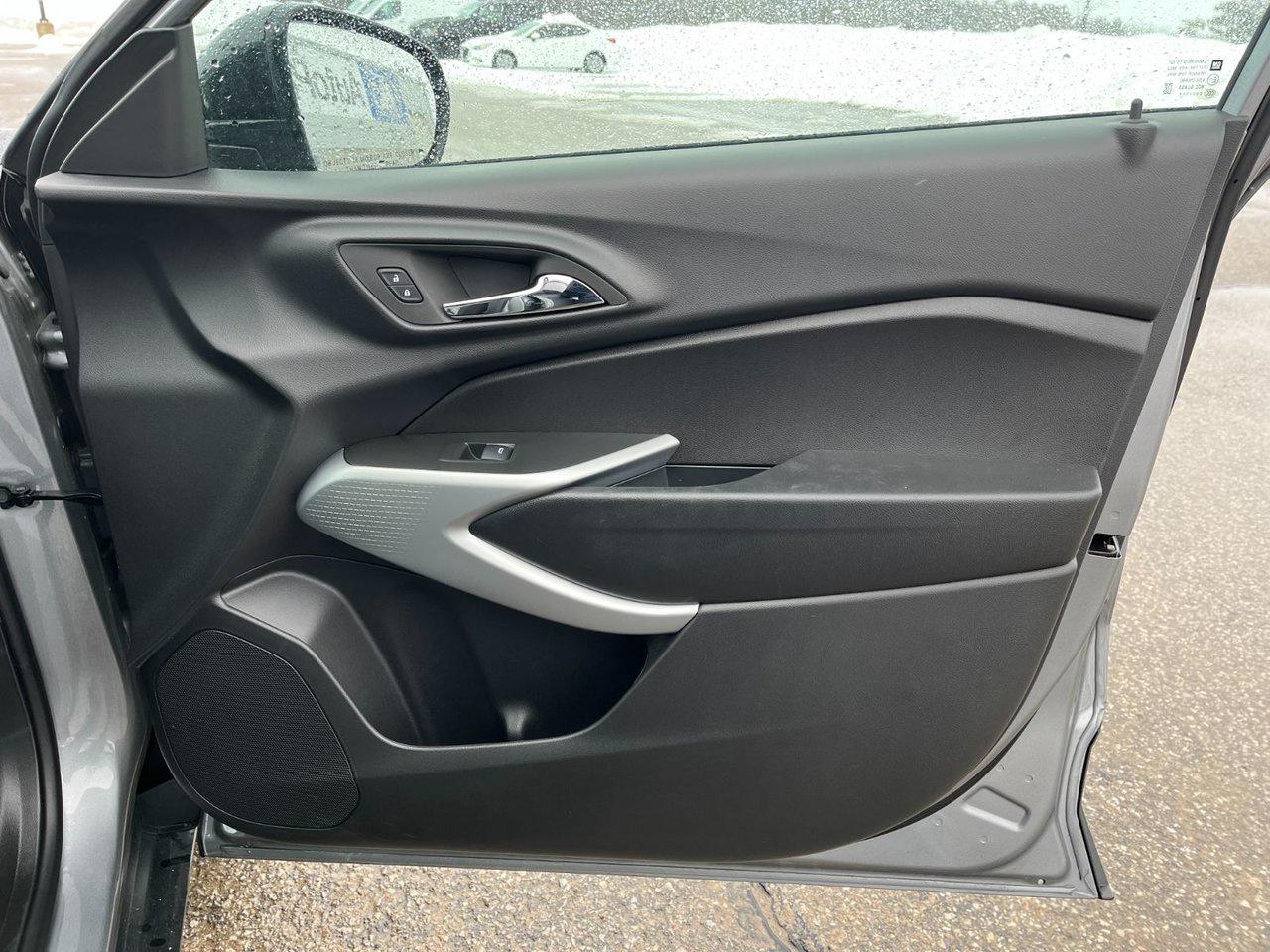 2025 Chevrolet Trax FWD 4dr 1RS Photo