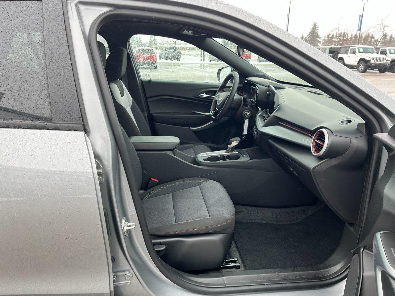 2025 Chevrolet Trax FWD 4dr 1RS Photo