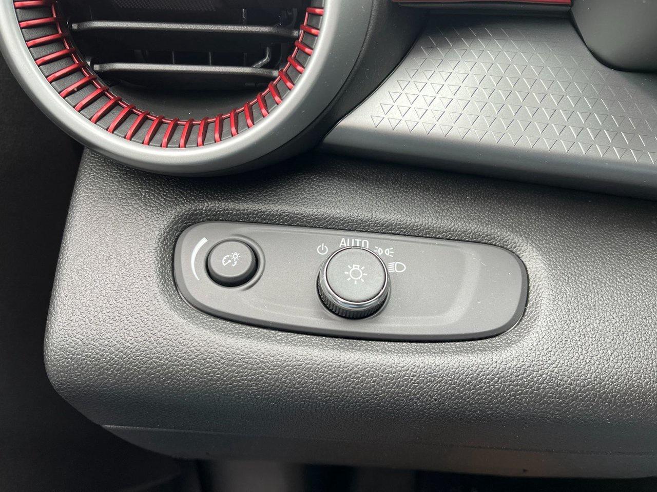 2025 Chevrolet Trax FWD 4dr 1RS Photo