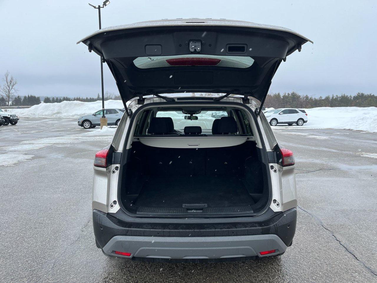 2023 Nissan Rogue SV AWD MOONROOF Photo