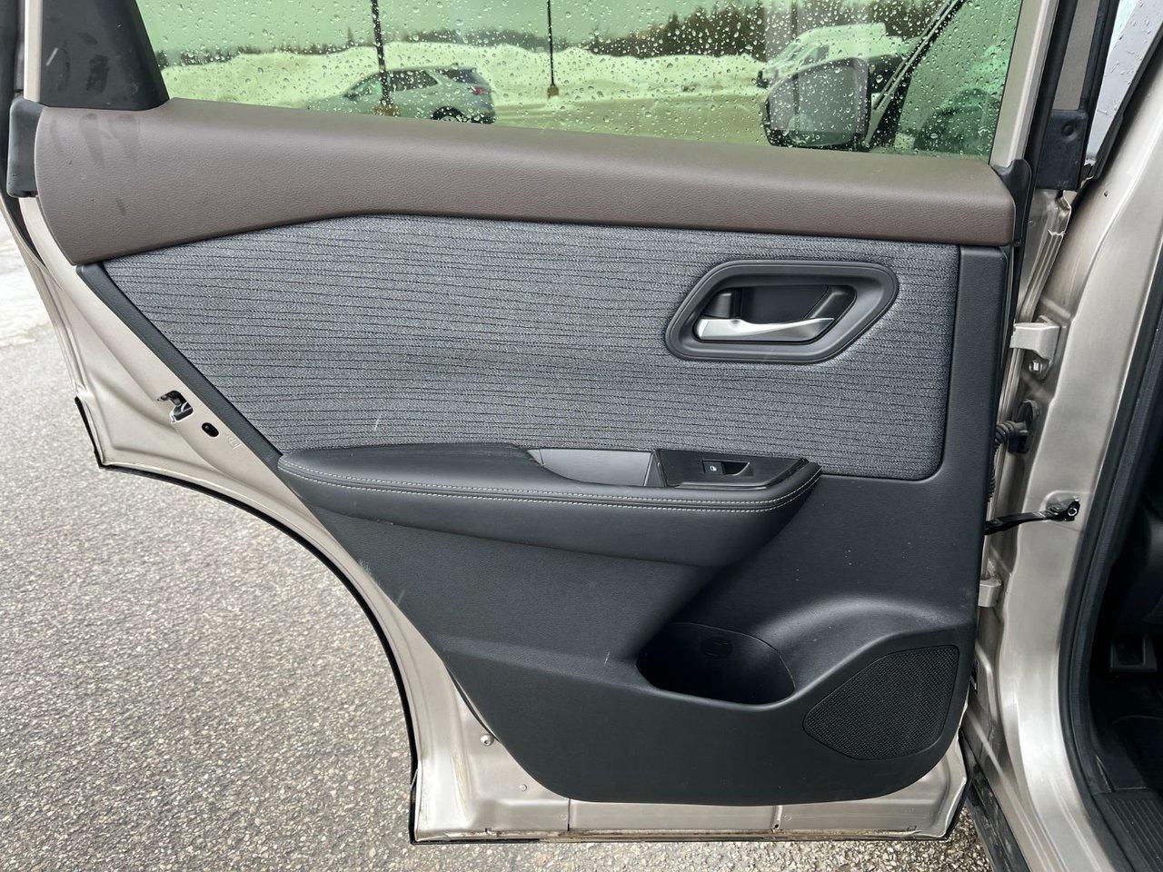 2023 Nissan Rogue SV AWD MOONROOF Photo