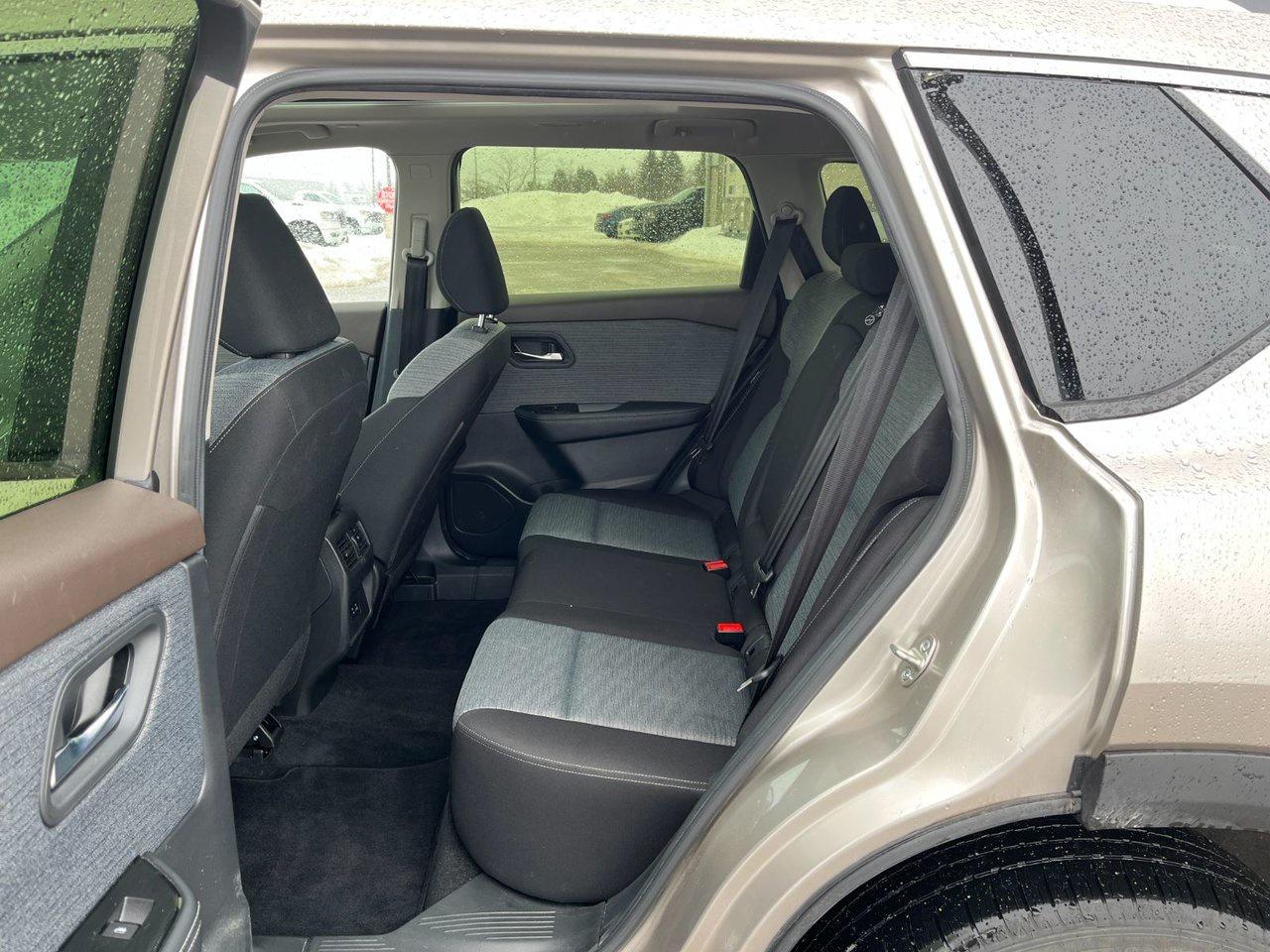 2023 Nissan Rogue SV AWD MOONROOF Photo