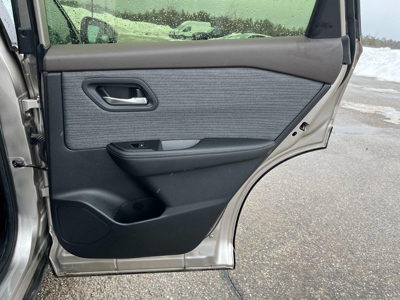 2023 Nissan Rogue SV AWD MOONROOF Photo