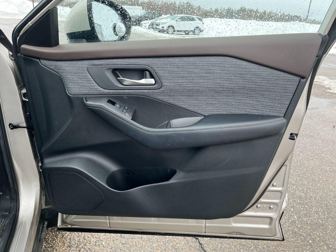 2023 Nissan Rogue SV AWD MOONROOF Photo