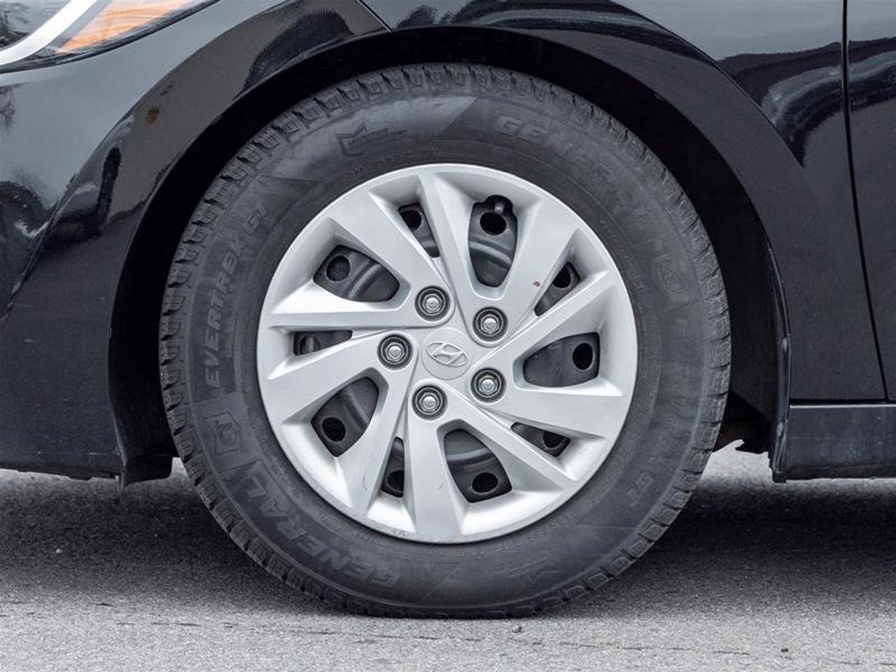 2017 Hyundai Elantra Sedan LE Photo