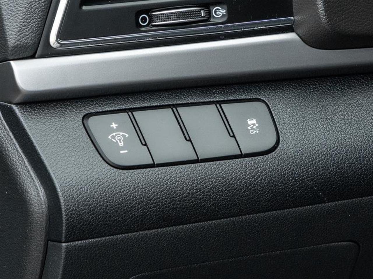 2017 Hyundai Elantra Sedan LE Photo