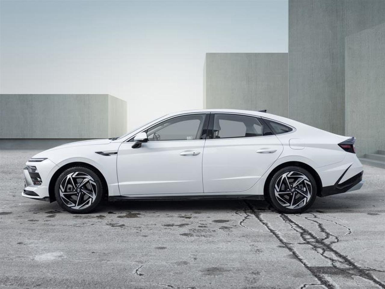 2024 Hyundai Sonata Preferred-Trend Photo2